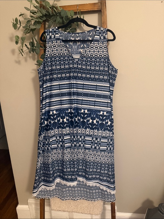 Dresses & Skirts - Sleeveless Blue and White Printed V-Neck Dress